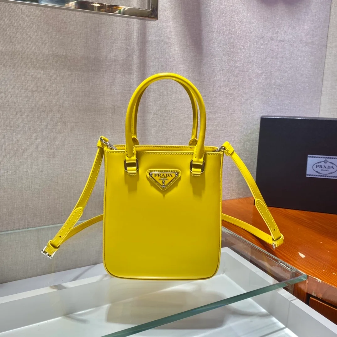 프라다 브러쉬드 가죽 스몰 토트백 옐로