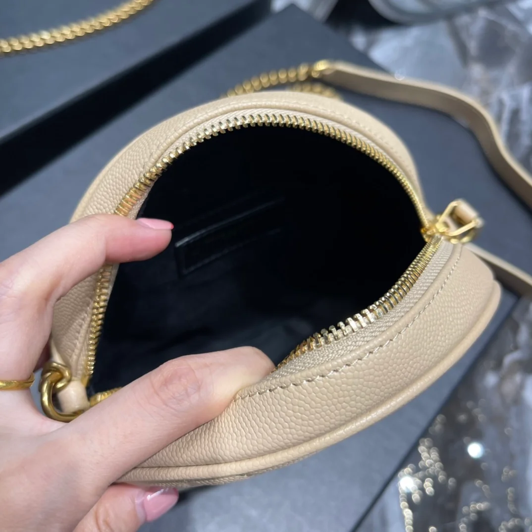 생로랑 쉐브론 라운드 카메라 백 베이지