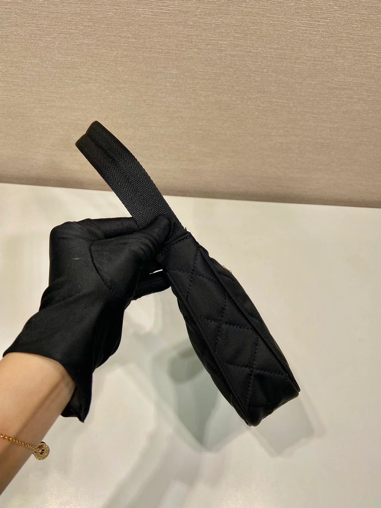 프라다 나일론 퀄팅 호보 토트 숄더백