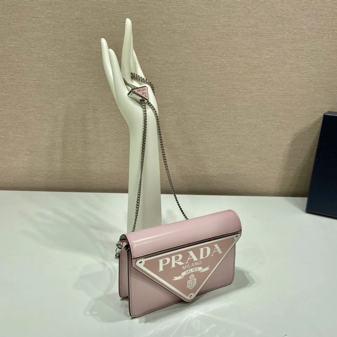 프라다 브러쉬드 레더 숄더백 핑크