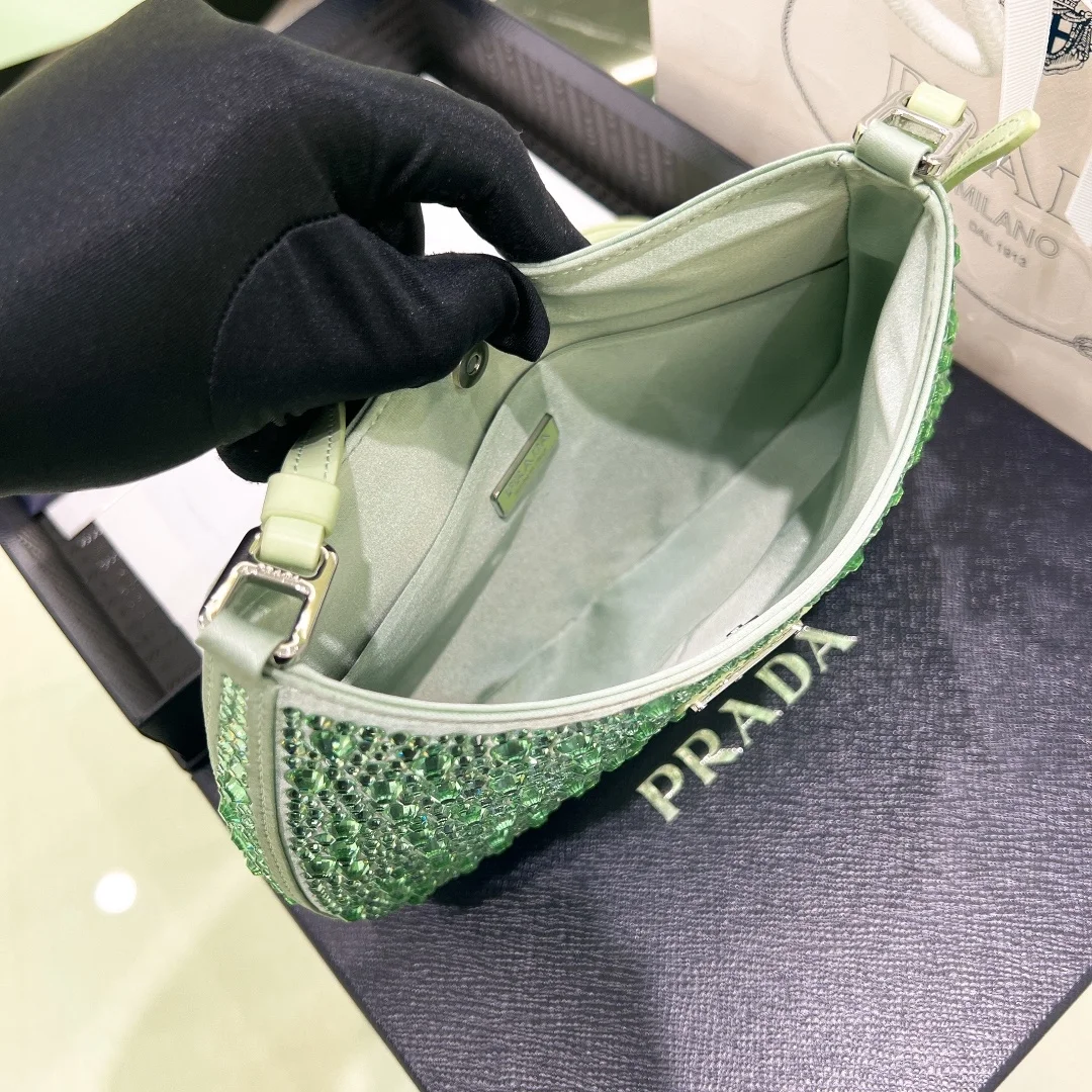 프라다 클레오 크리스탈 새틴 숄더백 아쿠아