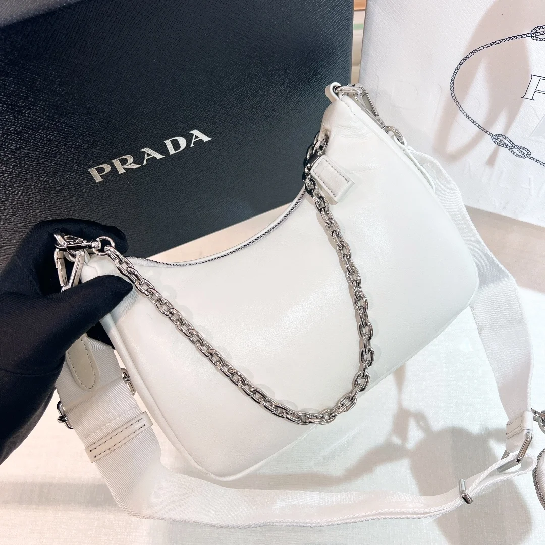 프라다 리에디션 패딩 나파 레더 숄더백 화이트