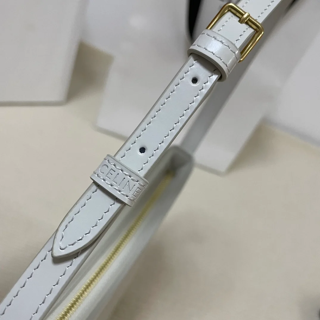 셀린느 크로크백 아크틱 화이트
