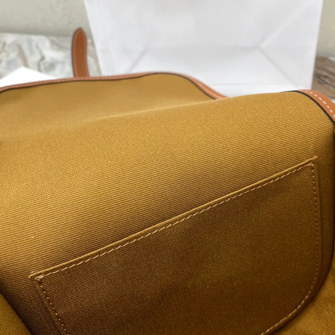 셀린느 미디엄 폴코백 화이트