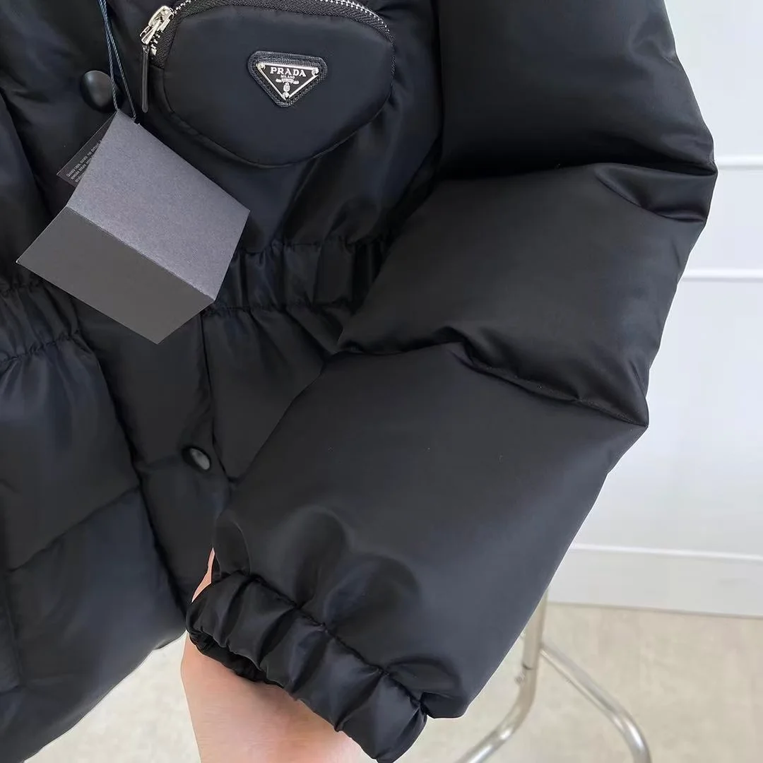 프라다 25FW 리나일론 다운 재킷 블랙(최신상)
