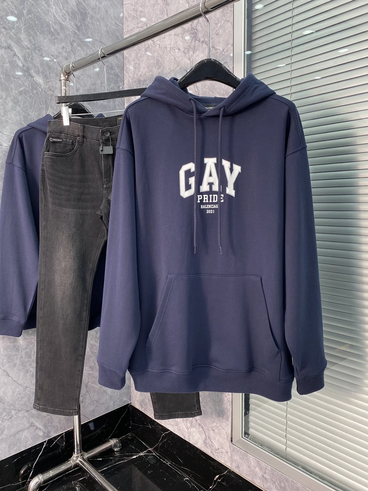 발렌시아가 Pride 후드 네이비