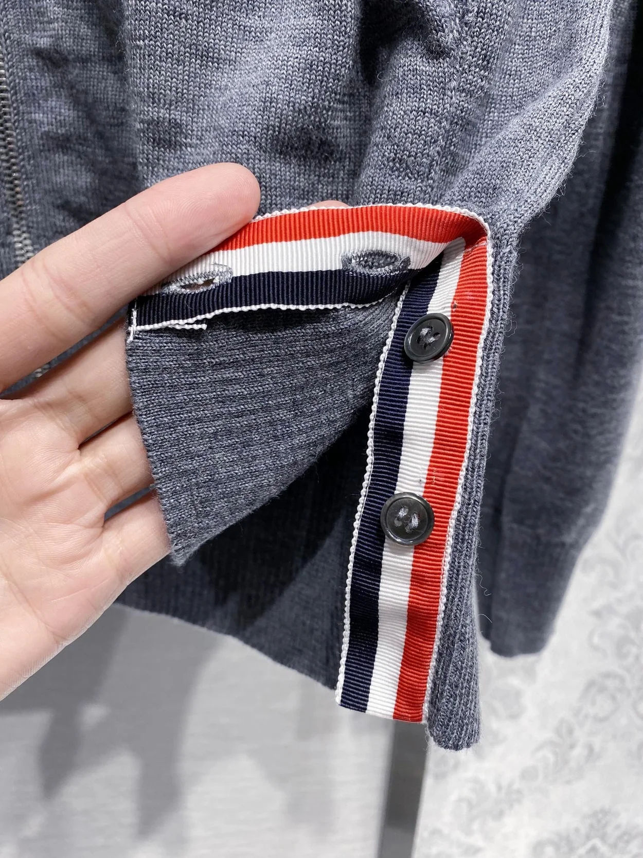톰브라운 스트라이프 메리노 울 후드 그레이