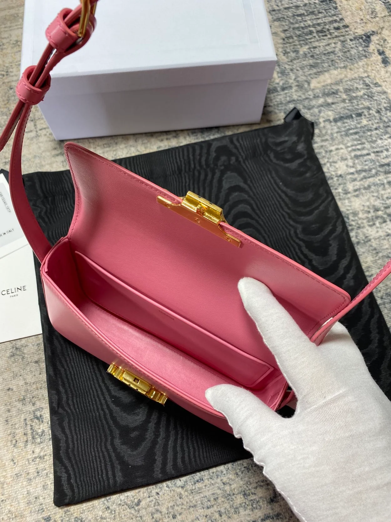 셀린느 클로드 숄더백 핫 핑크
