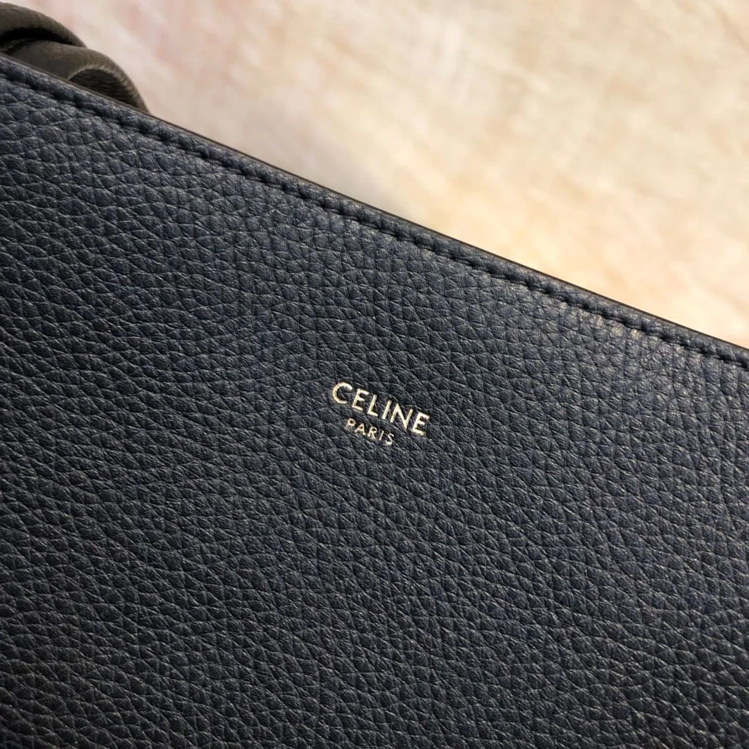 셀린느 스몰 카바스 팬텀 백 블랙