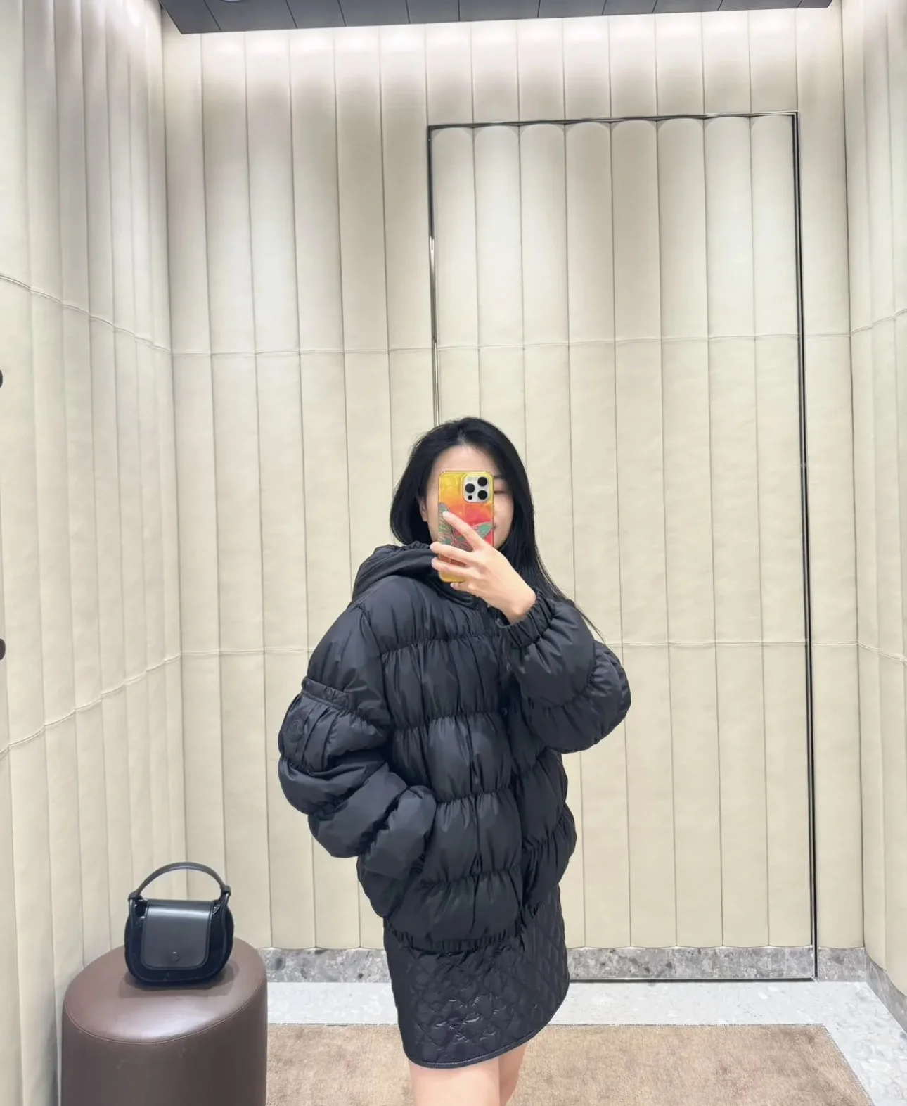 몽클레어 메돈테 숏 다운 패딩 블랙 상세 이미지 6