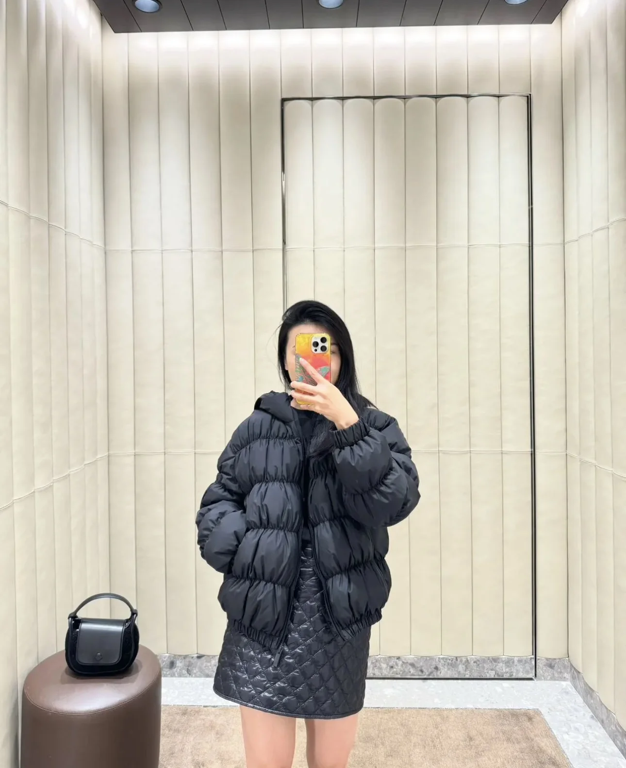 몽클레어 메돈테 숏 다운 패딩 블랙 상세 이미지 5