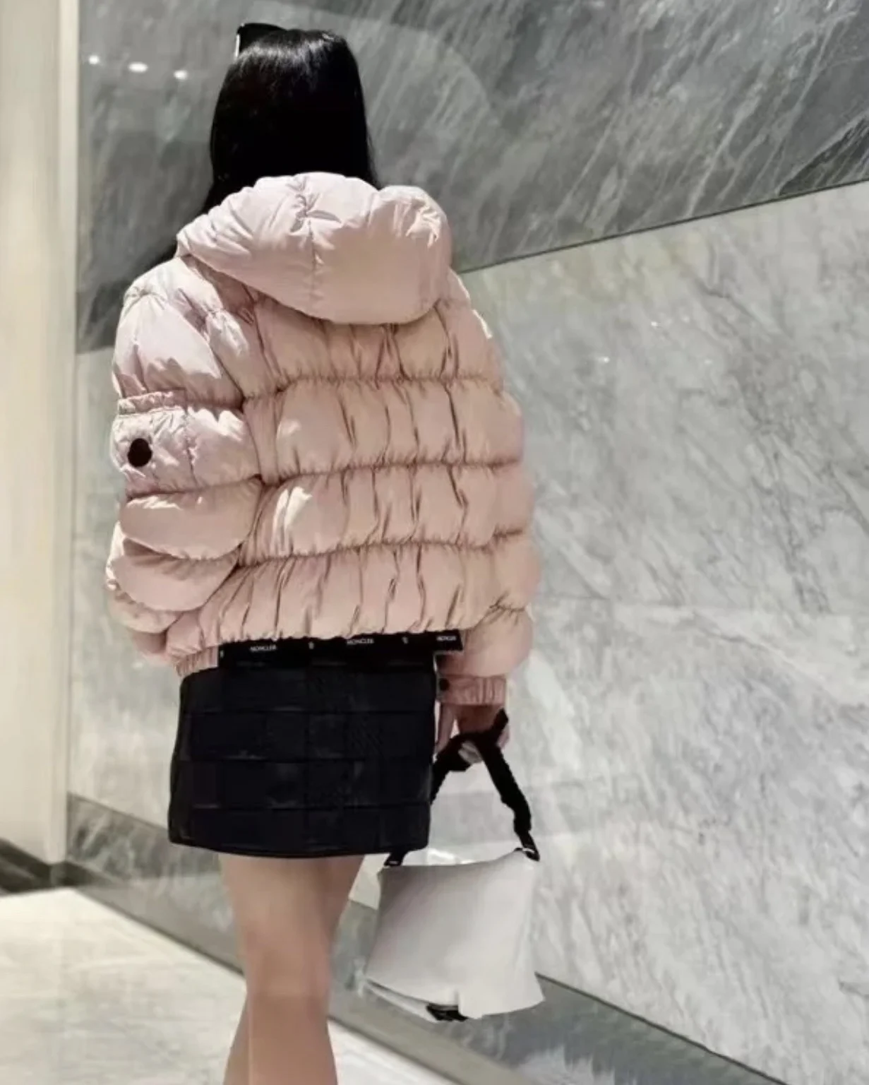 몽클레어 메돈테 숏 다운 패딩 상세 이미지 6
