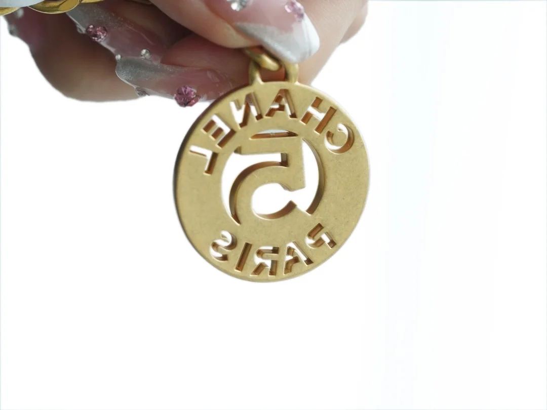샤넬 23 호보백 퀄팅 카프스킨 스몰 화이트