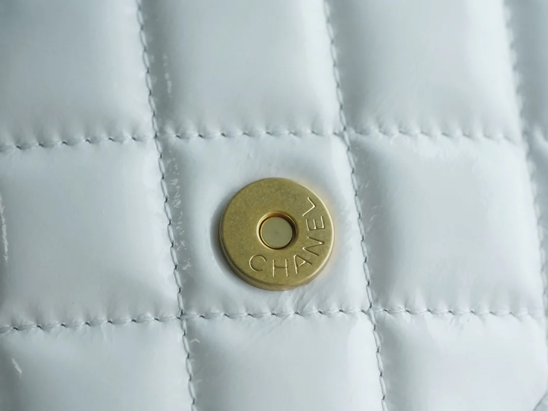 샤넬 23 호보백 퀄팅 카프스킨 스몰 화이트