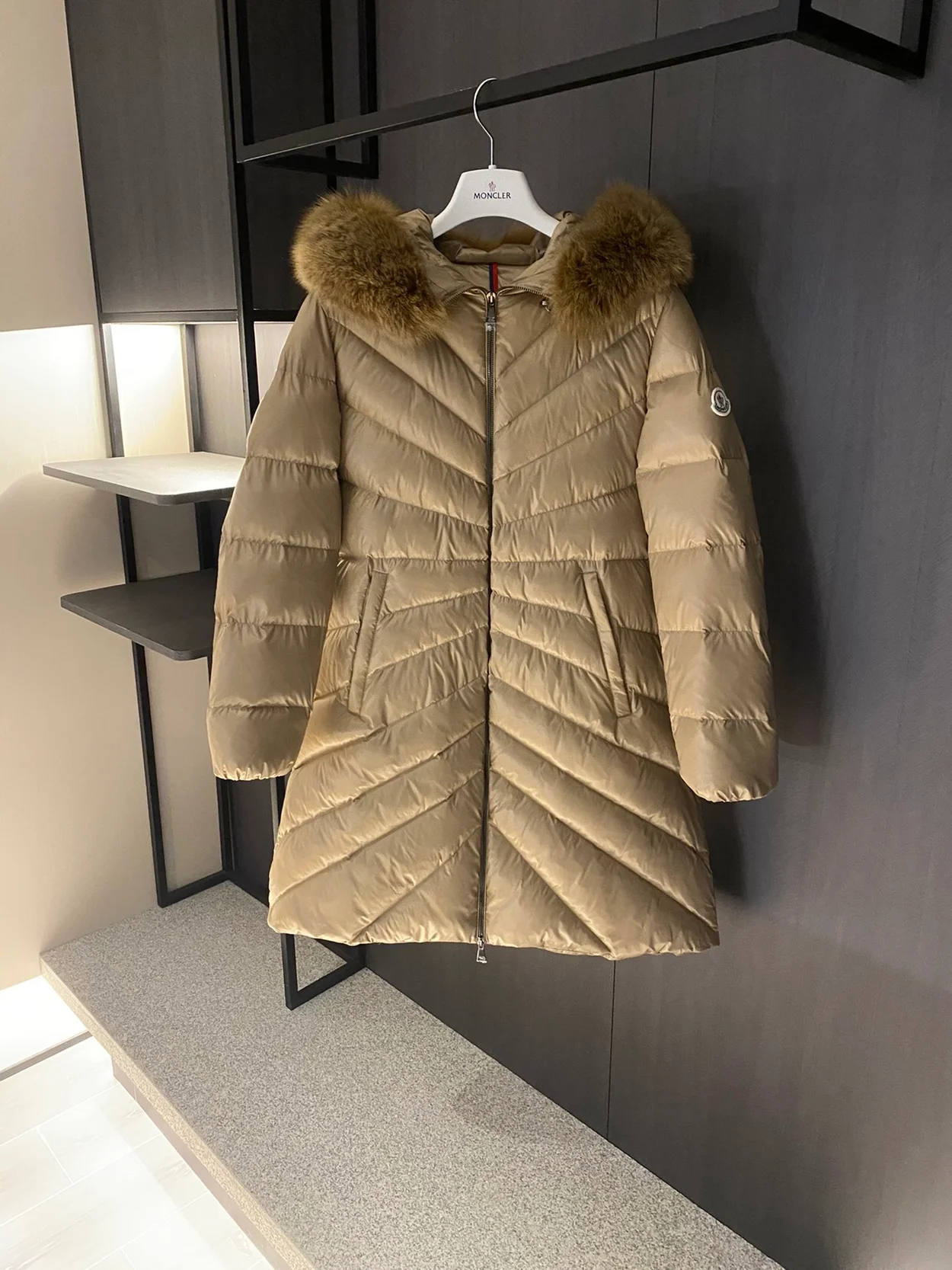 몽클레어 로고 CHANDRE 다운 롱 패딩 브라운