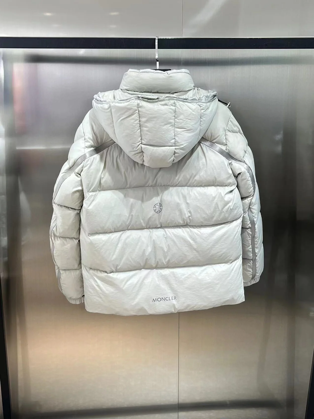 몽클레어 지니어스 쇼트 다운 재킷