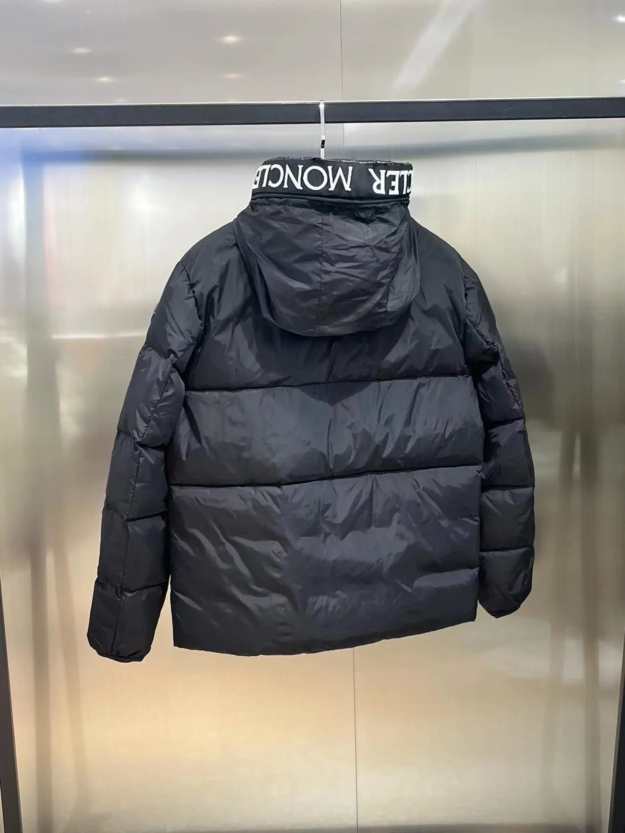 몽클레어 몬트클라 쇼트 다운 자켓 블랙