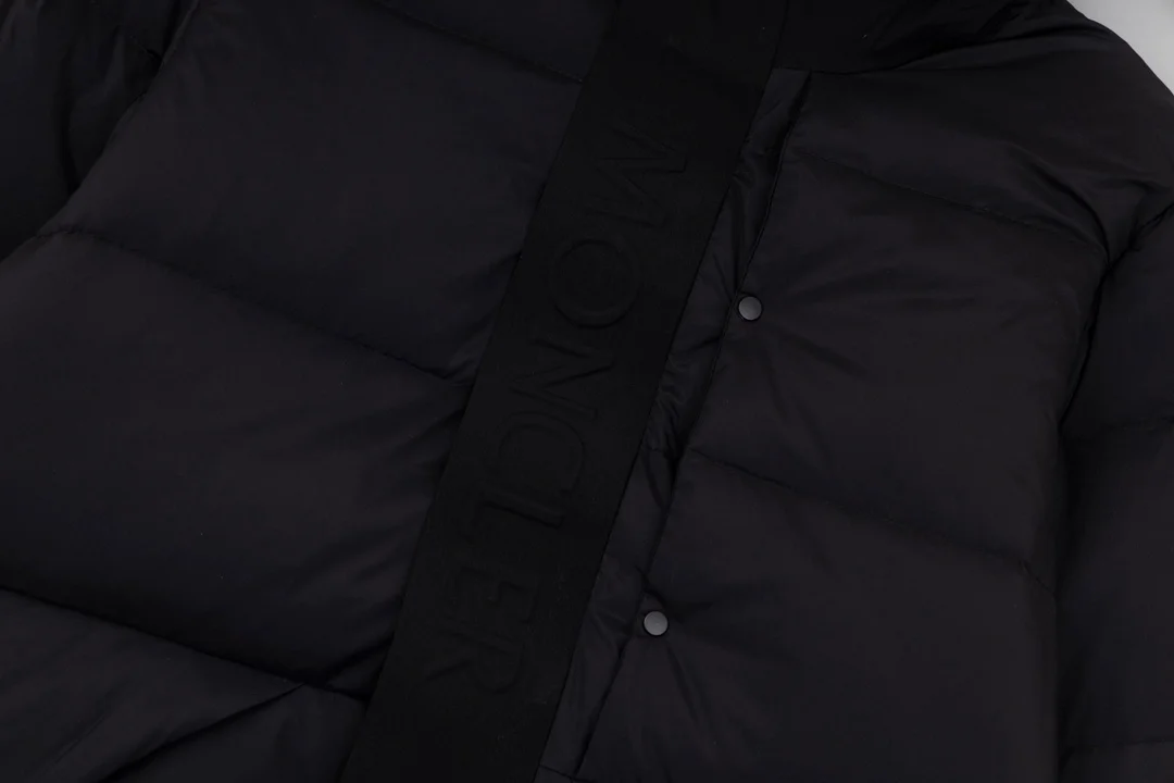 몽클레어 마데이라 쇼트 다운 자켓 블랙