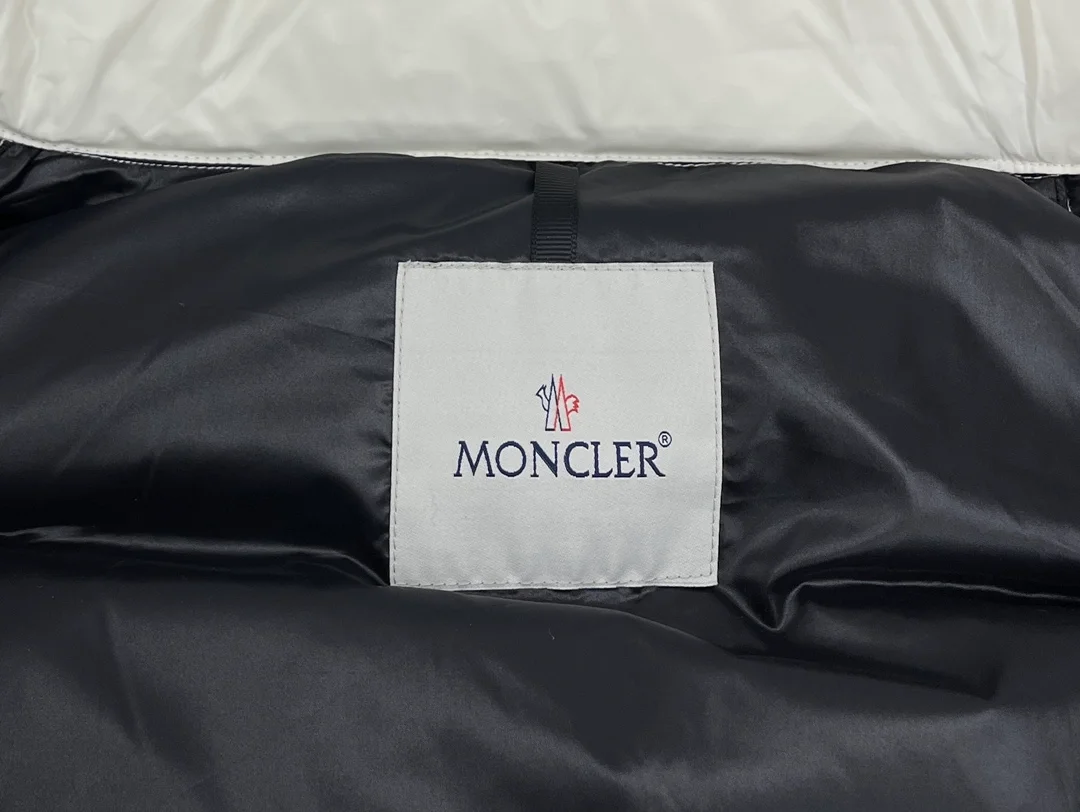 몽클레어 아바에 숏 패딩 다운 자켓 블랙