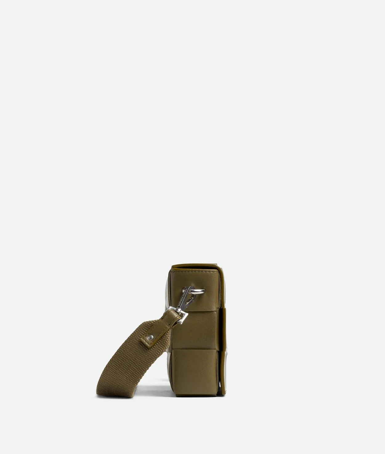 보테가 베네타 스트랩 카세트 백 카키