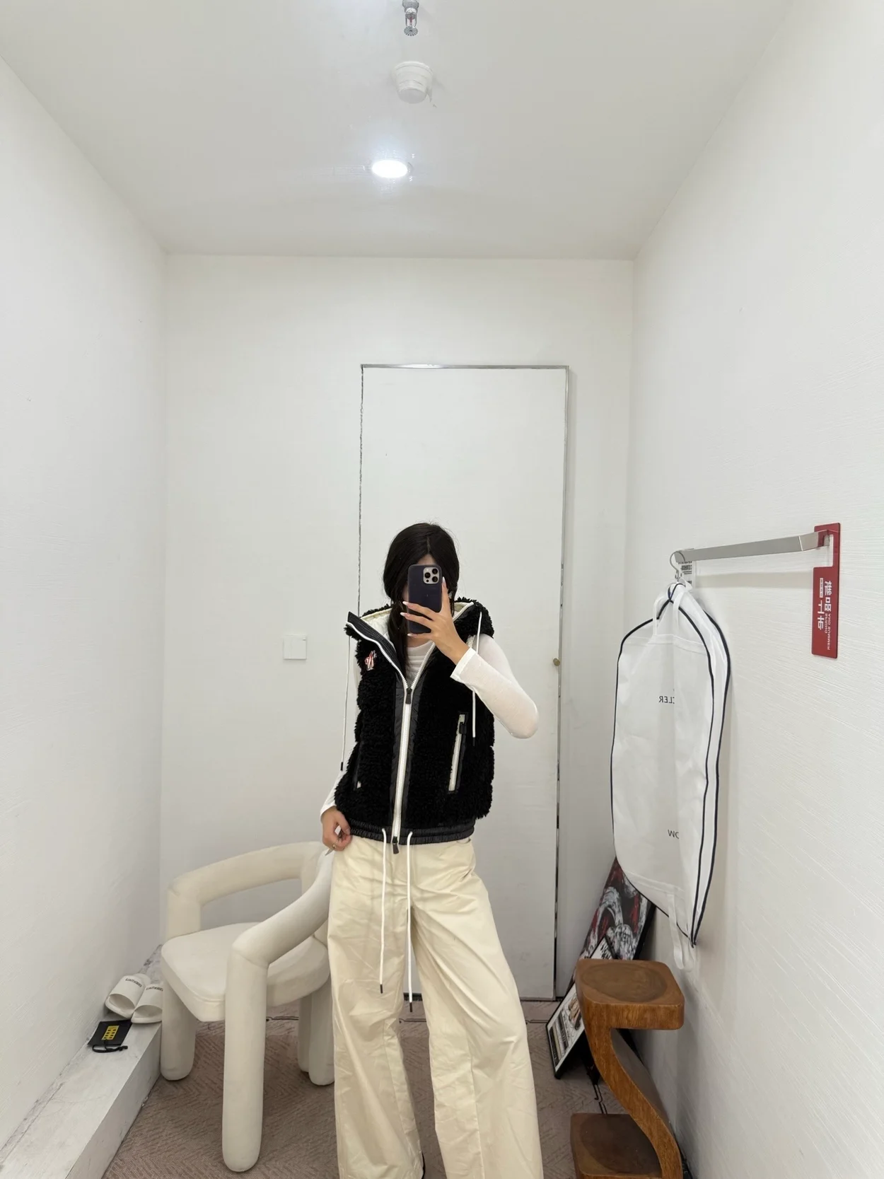 몽클레어 테디 패디드 조끼 블랙
