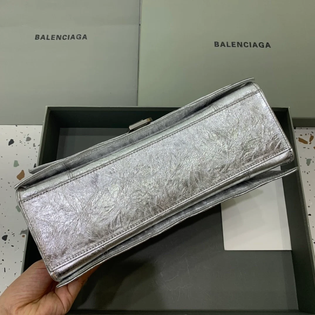 발렌시아가 크러쉬 메탈라이즈 퀄트 체인백