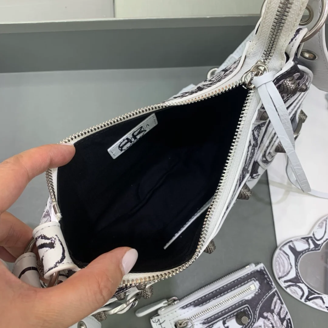 발렌시아가 그래비티 XS 르 카골 핸드백