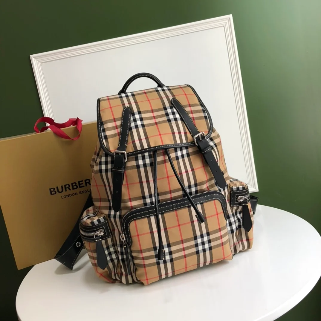 버버리  Rucksack 백팩