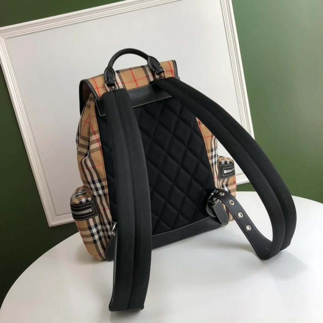 버버리  Rucksack 백팩