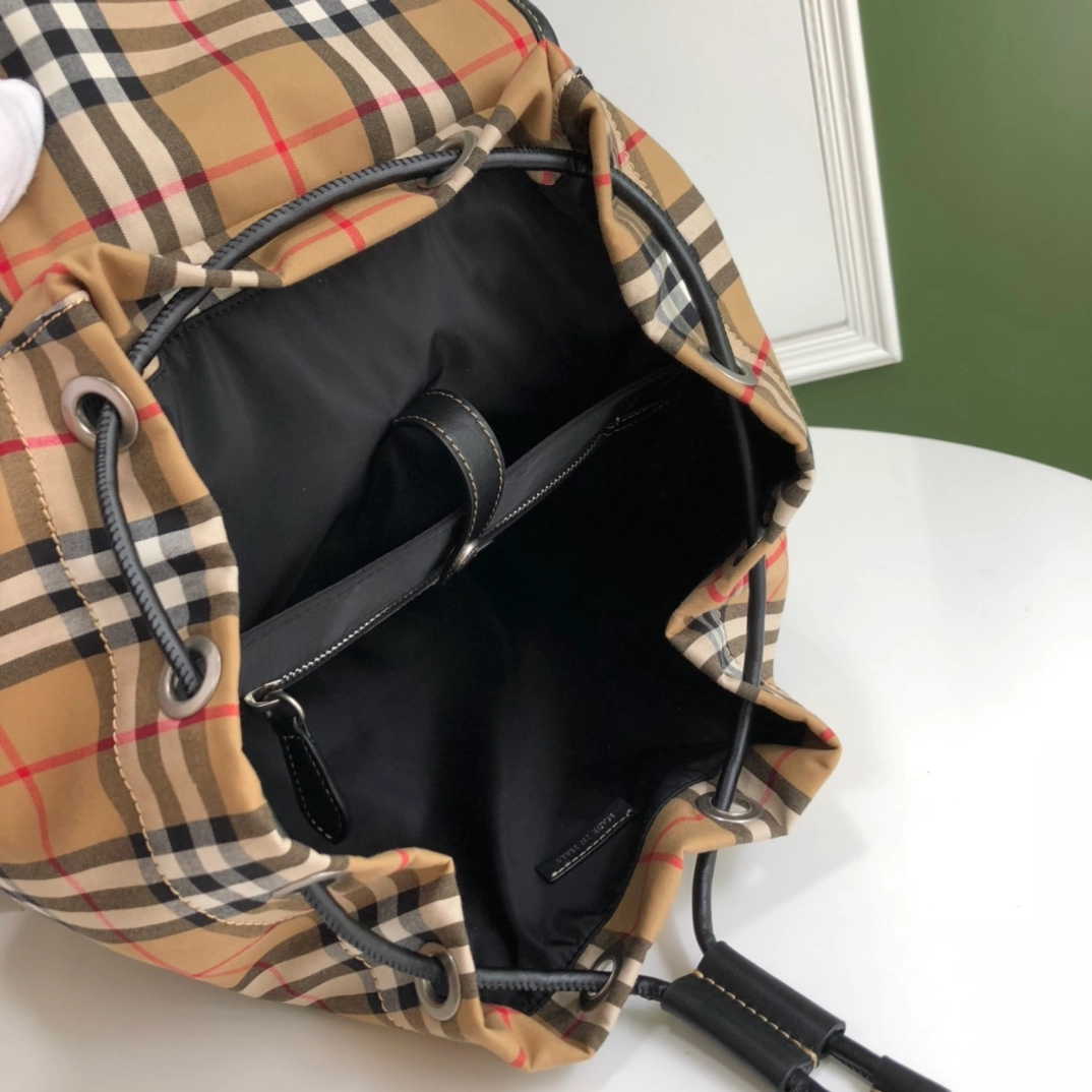 버버리  Rucksack 백팩