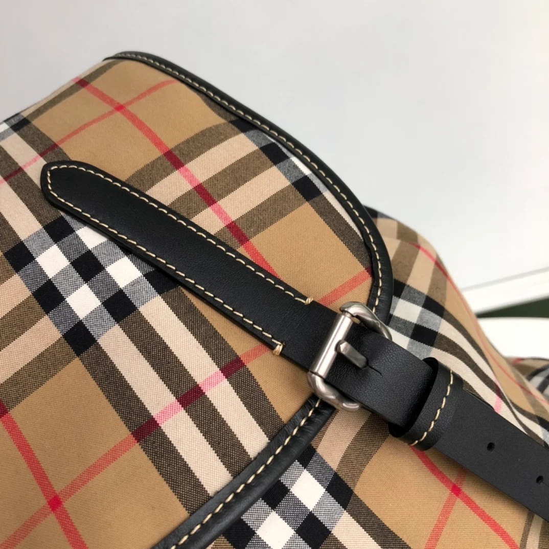 버버리  Rucksack 백팩
