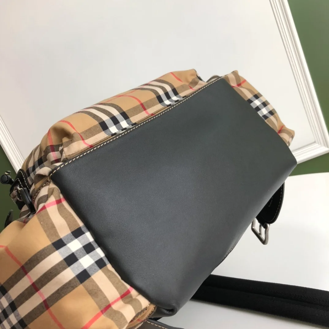 버버리  Rucksack 백팩
