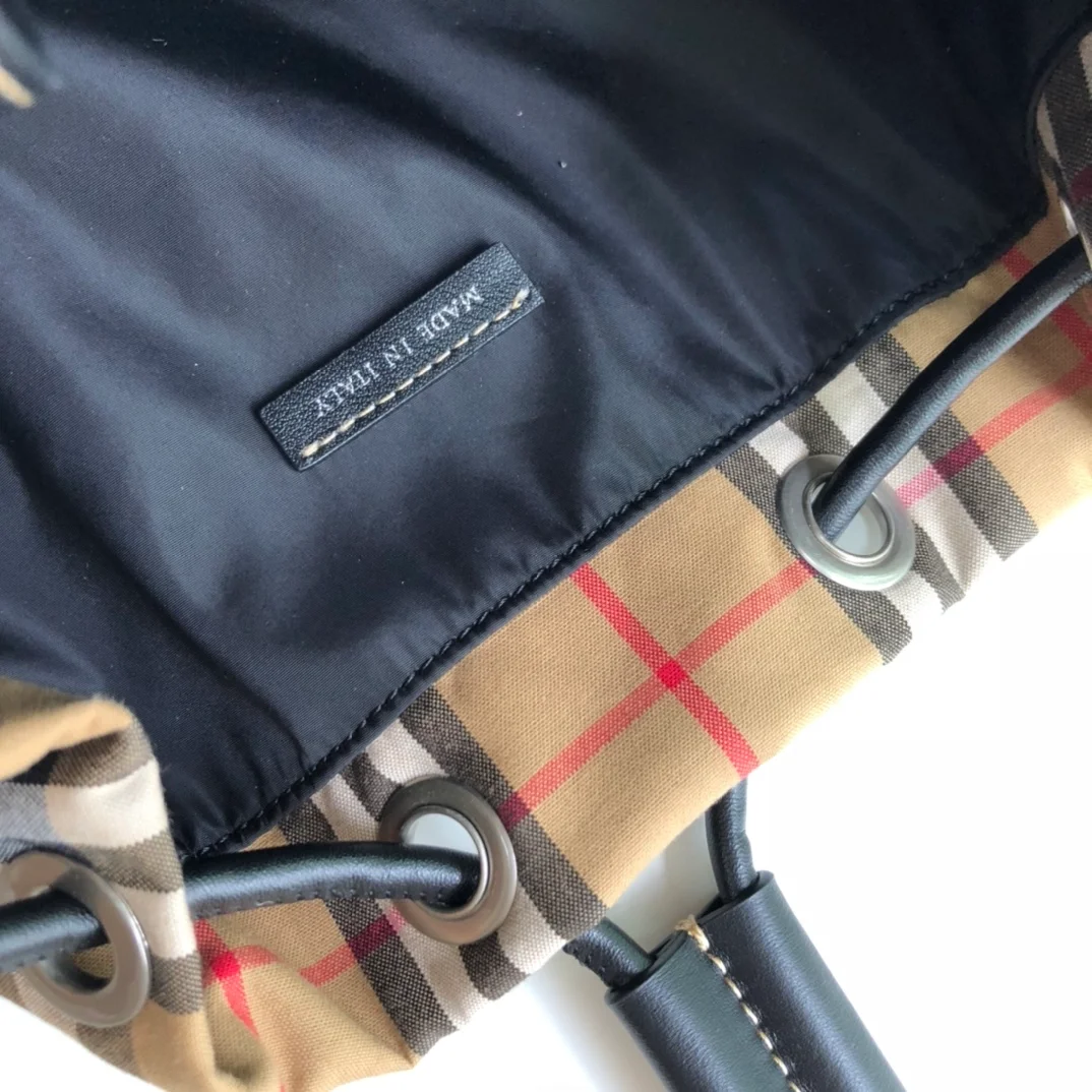 버버리  Rucksack 백팩