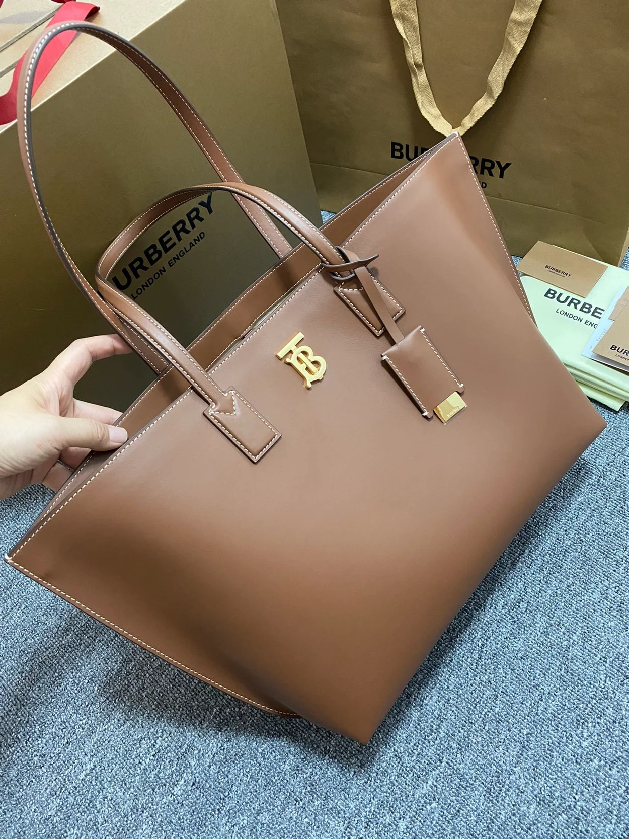 버버리 여성 탑핸들 토트백 브라운