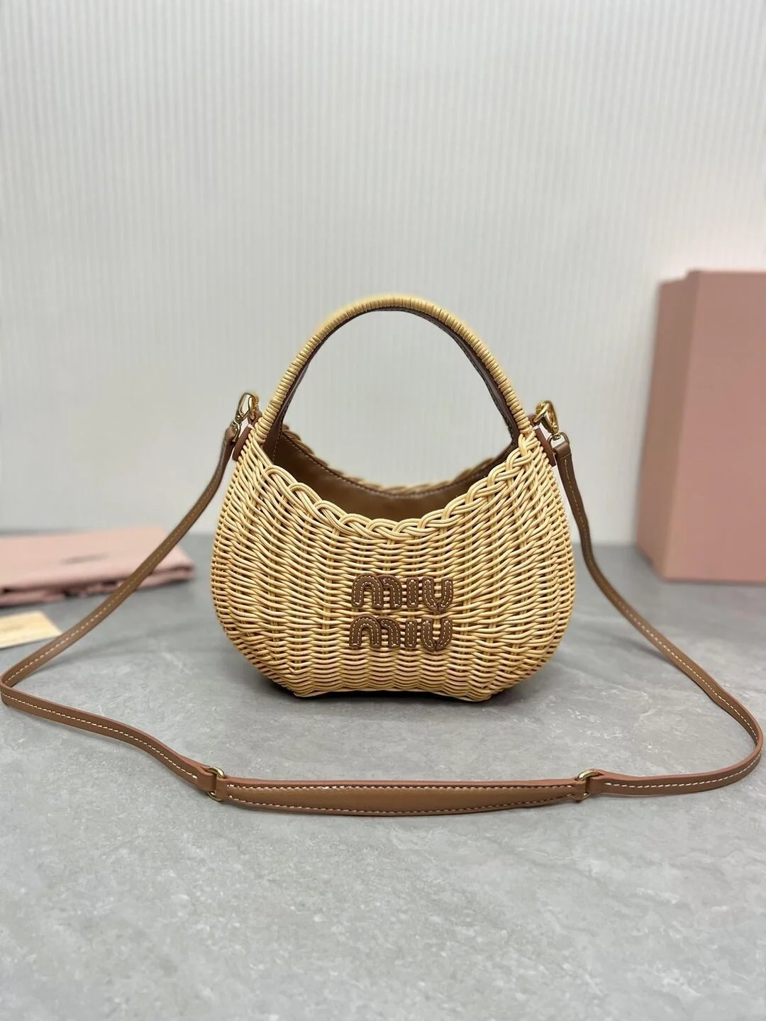 미우미우 완더 위커 호보백 탄