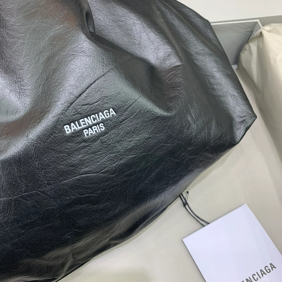 발렌시아가 크러쉬 레더 스몰 토트백