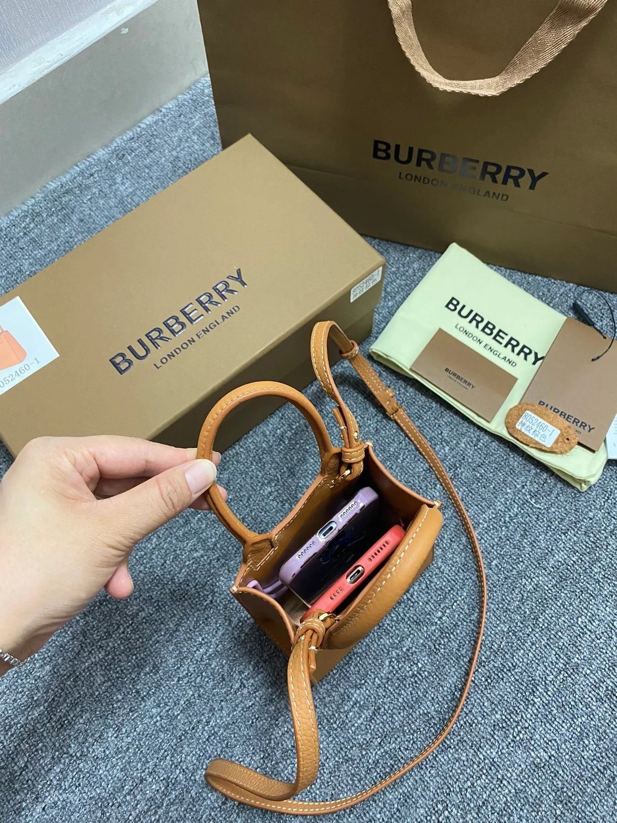 버버리 레더 마이크로 프란시스 토트백