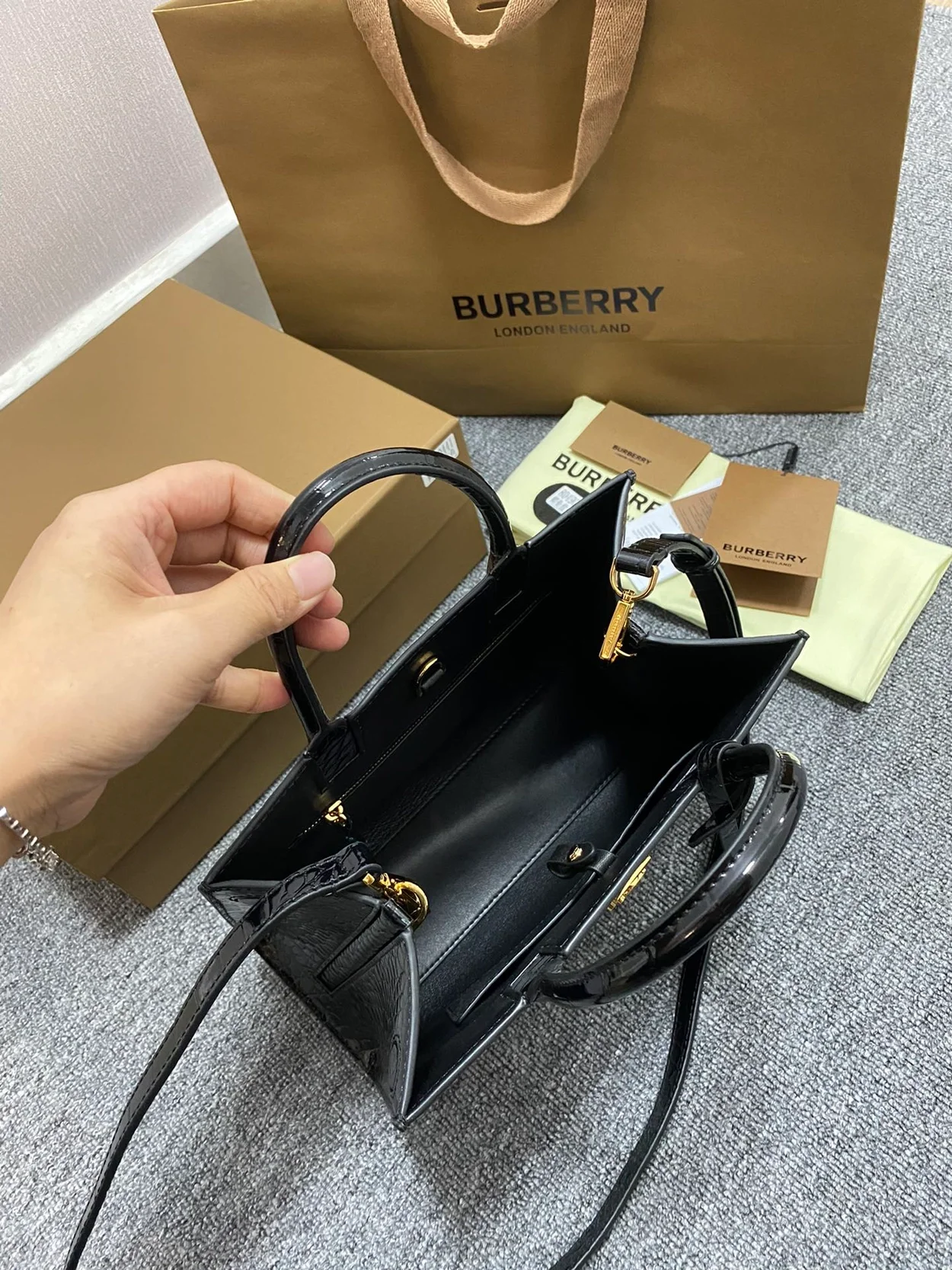 버버리 미니 프란시스 백 크로커다일 블랙