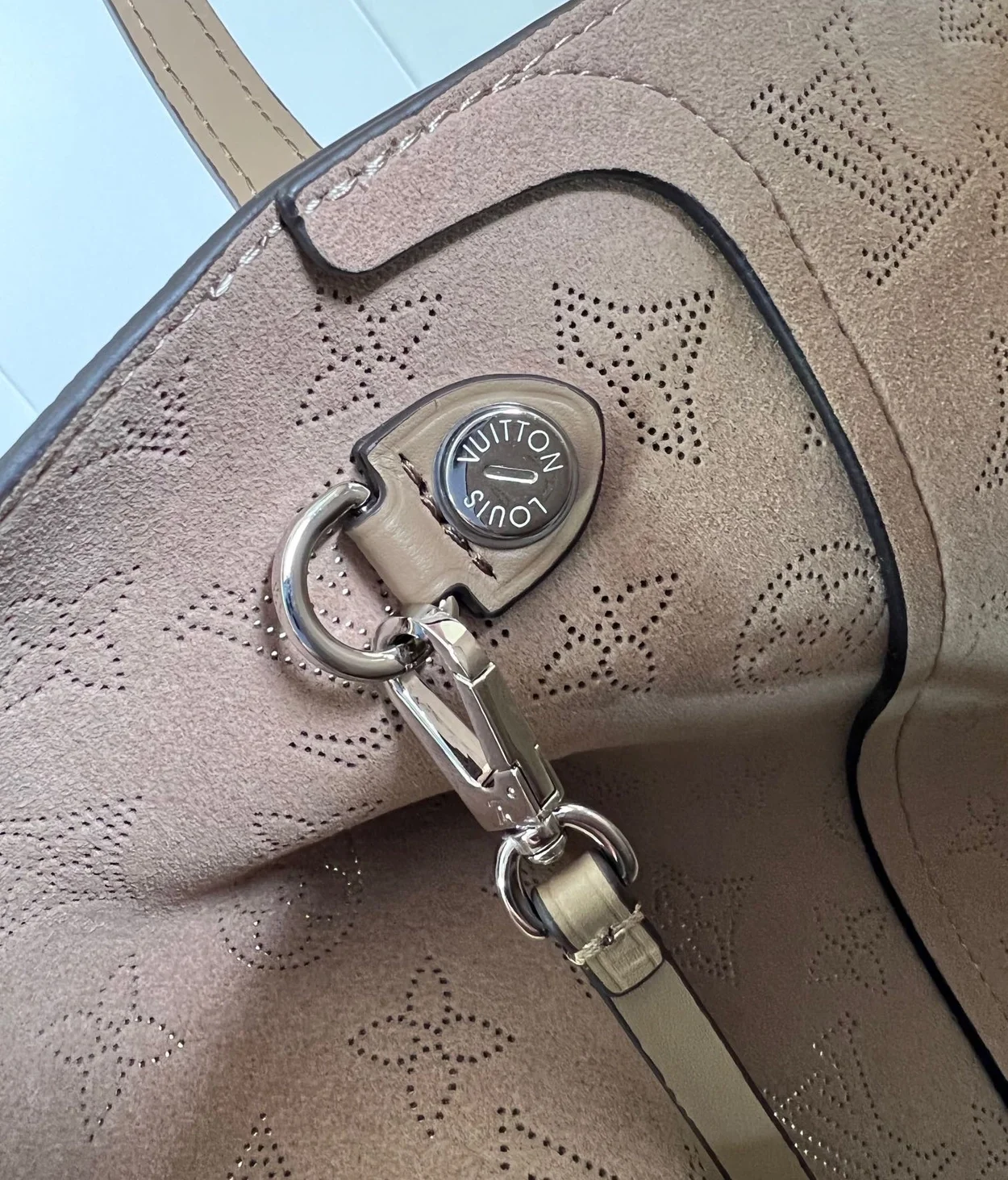 루이비통 히나 MM 백 M53140