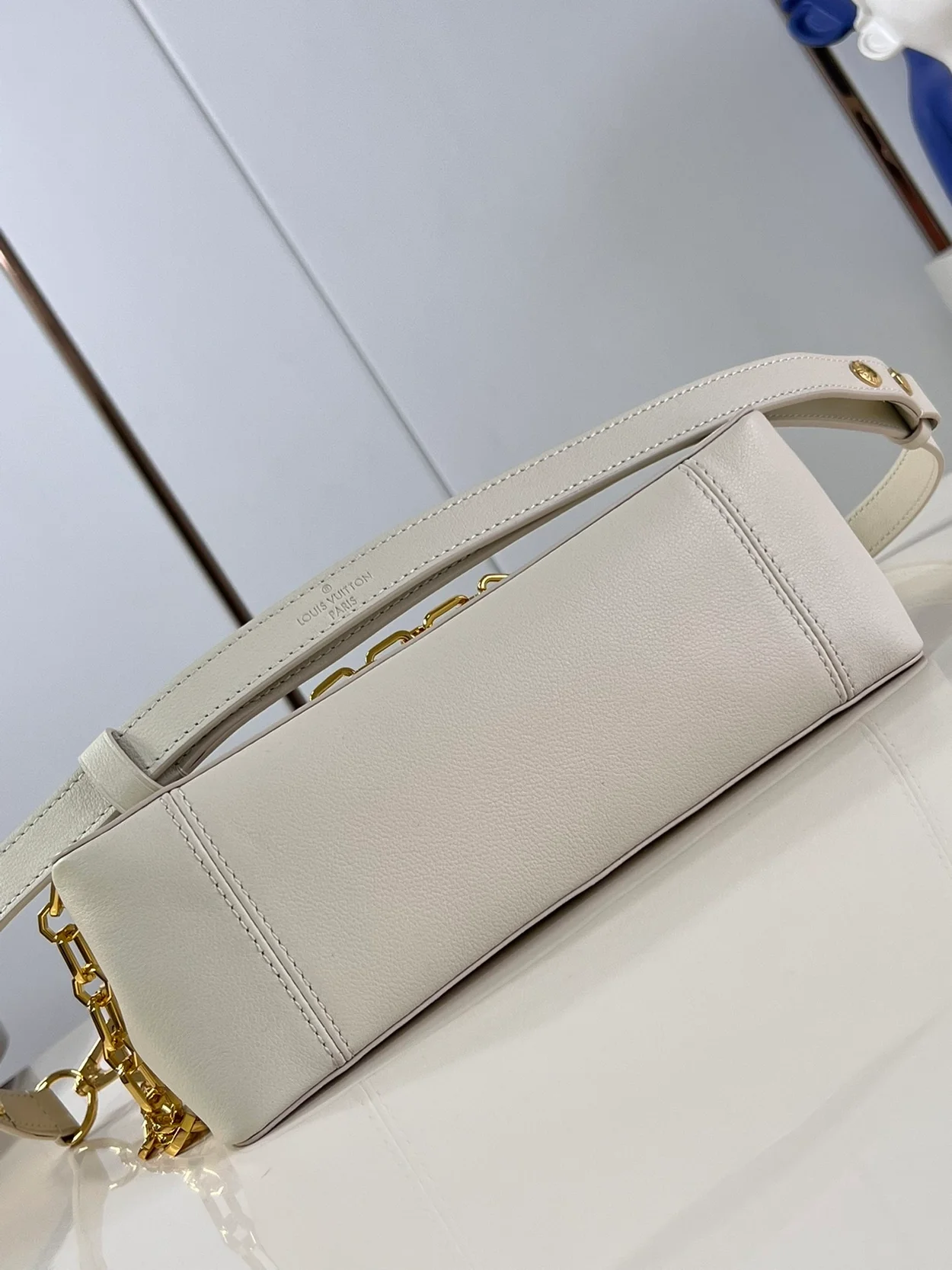 루이비통 도핀 소프트 MM 백 M25050
