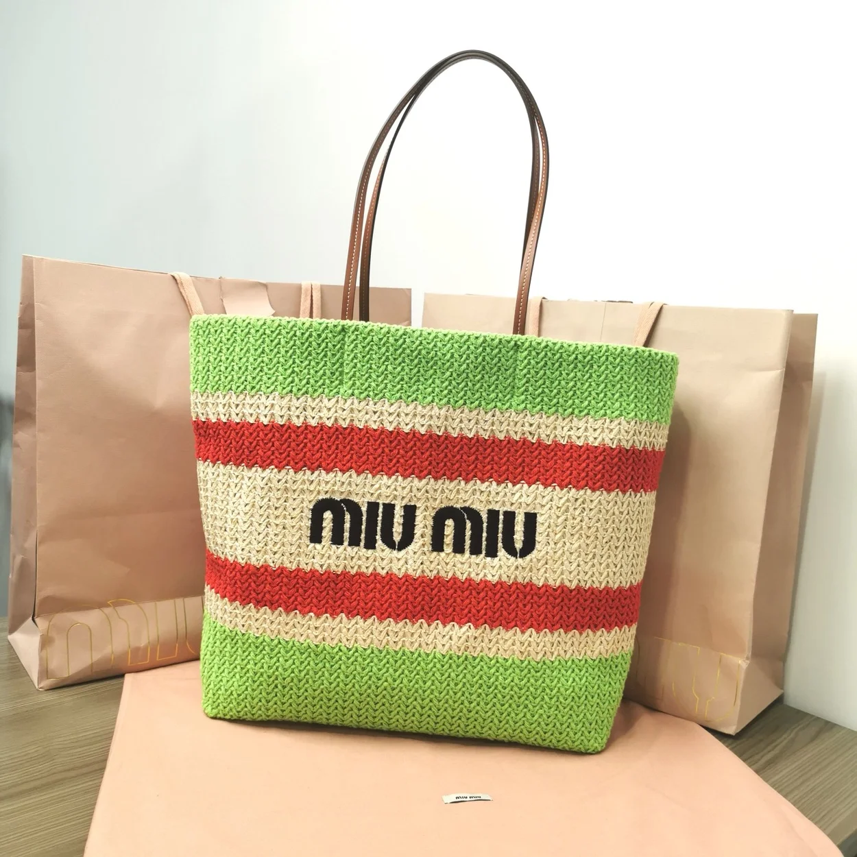 미우미우 우븐 패브릭 토트백 그린