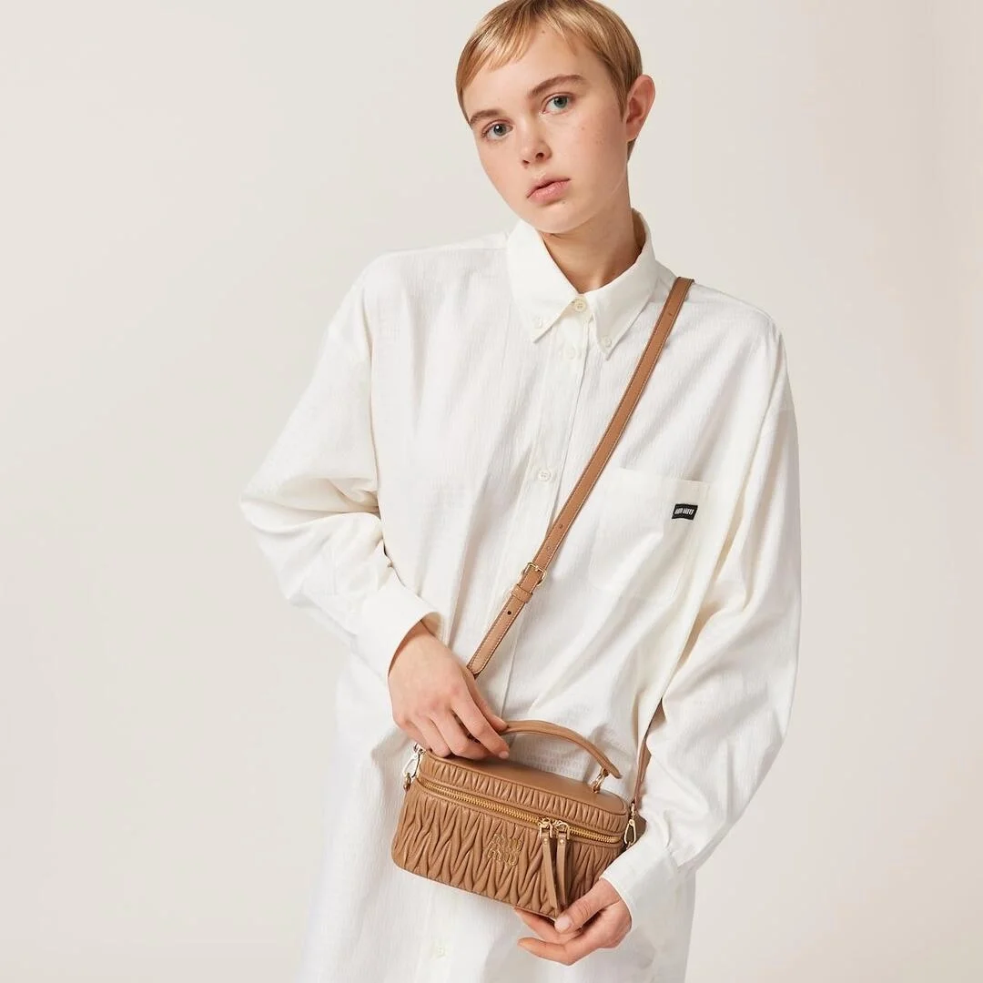 미우미우 마테라쎄 나파 가죽 숄더백 브라운