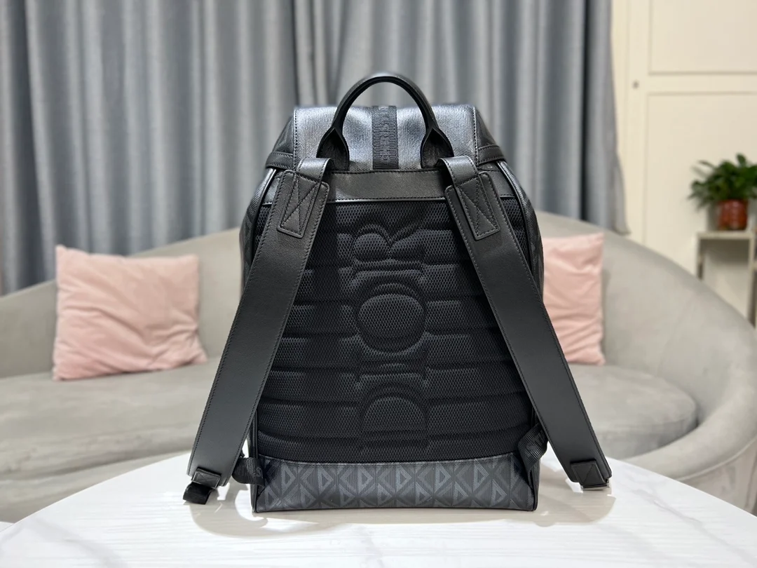 디올 힛 더 로드 백팩 블랙