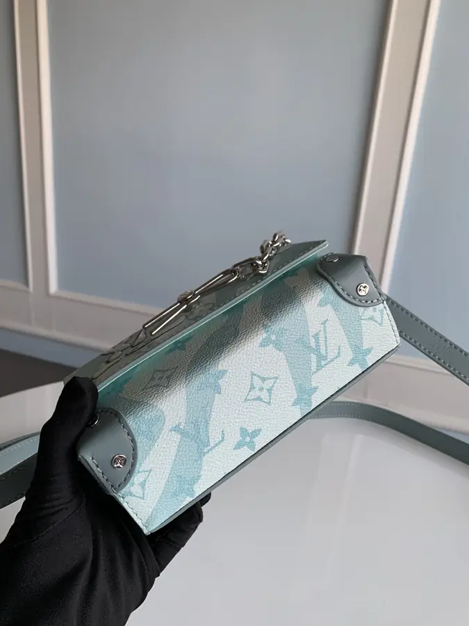루이비통 스트리머 웨어러블 월릿 M22637