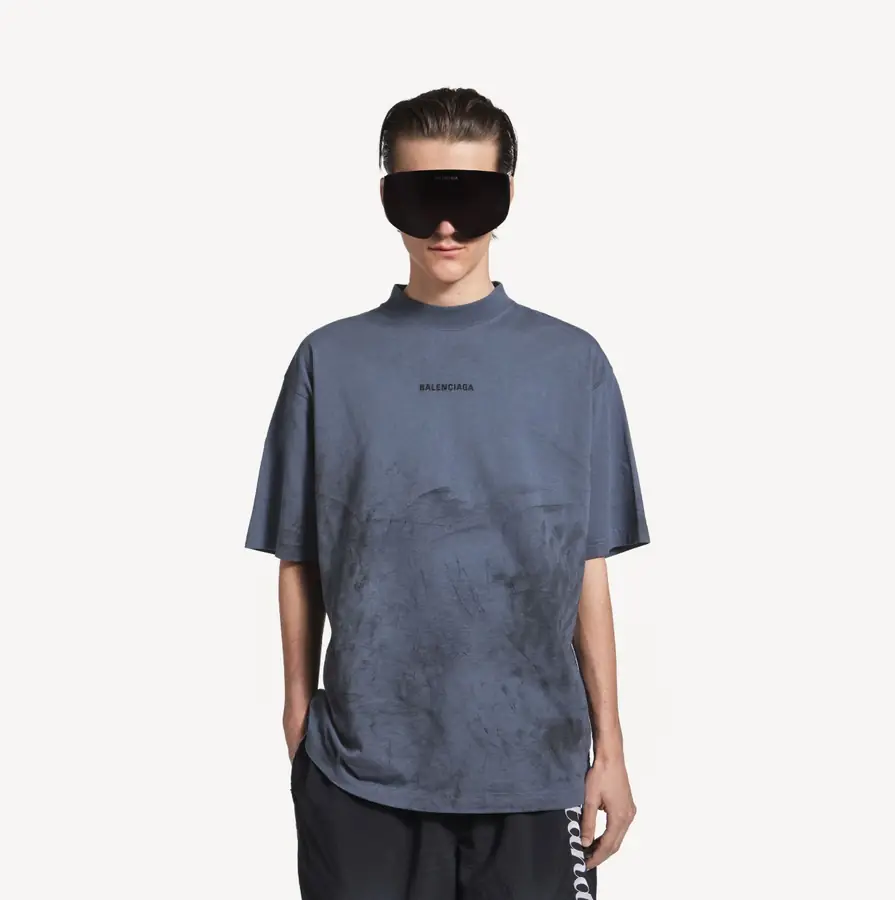 발렌시아가 백 미디엄 핏 티셔츠 페이디드 다크 블루/블랙
