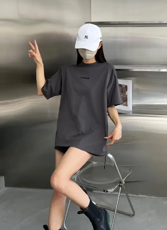 발렌시아가 백 미디엄 핏 티셔츠 페이디드 다크 블루/블랙