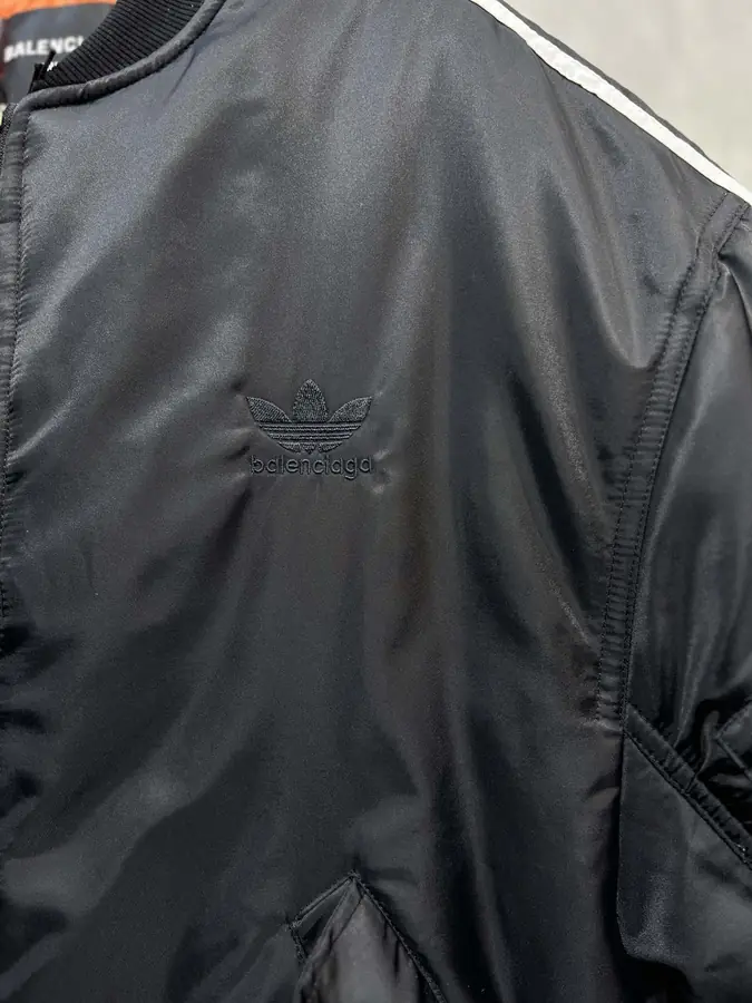 발렌시아가 x 아디다스 봄버 자켓 블랙