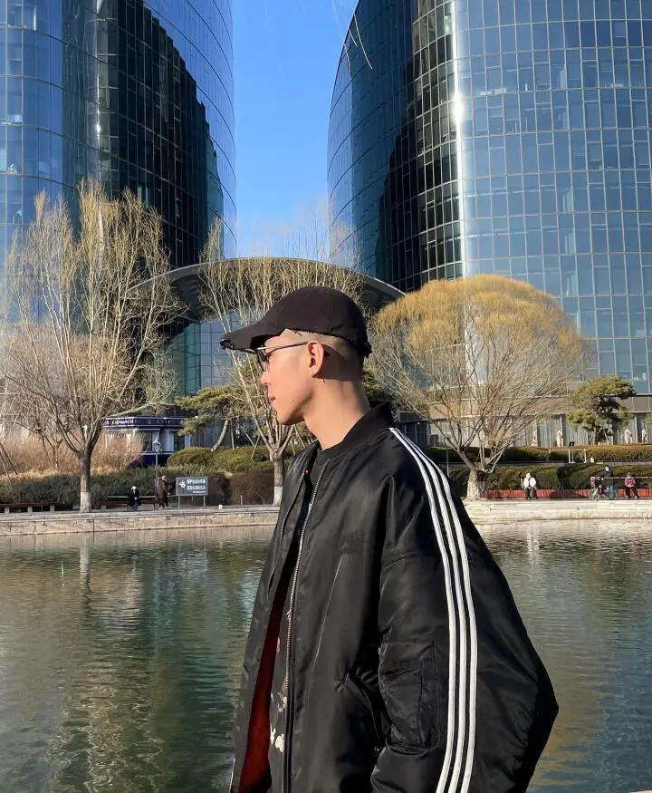 발렌시아가 x 아디다스 봄버 자켓 블랙