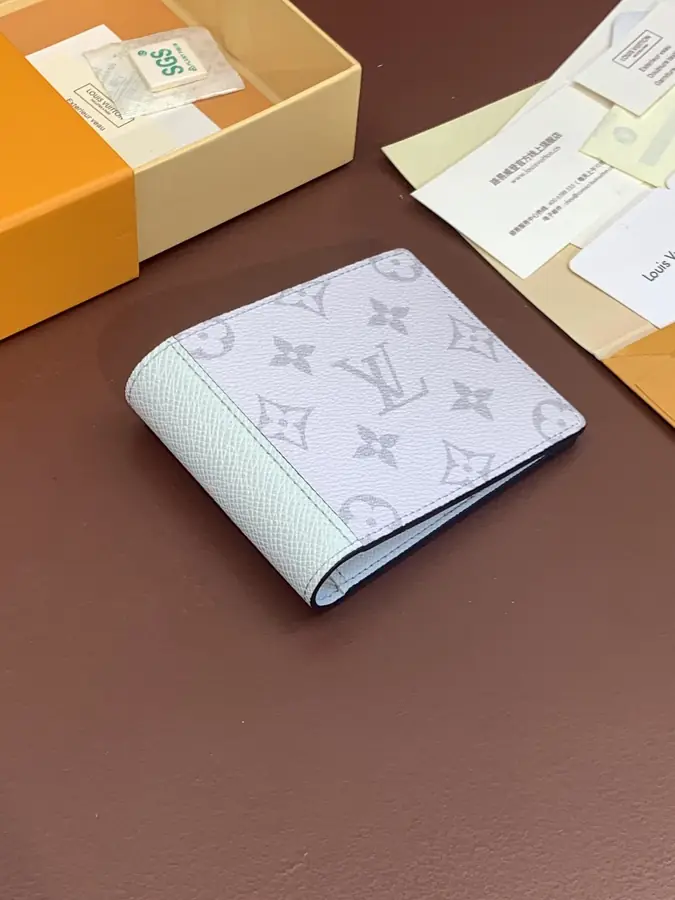 루이비통 멀티플 월릿 M30896