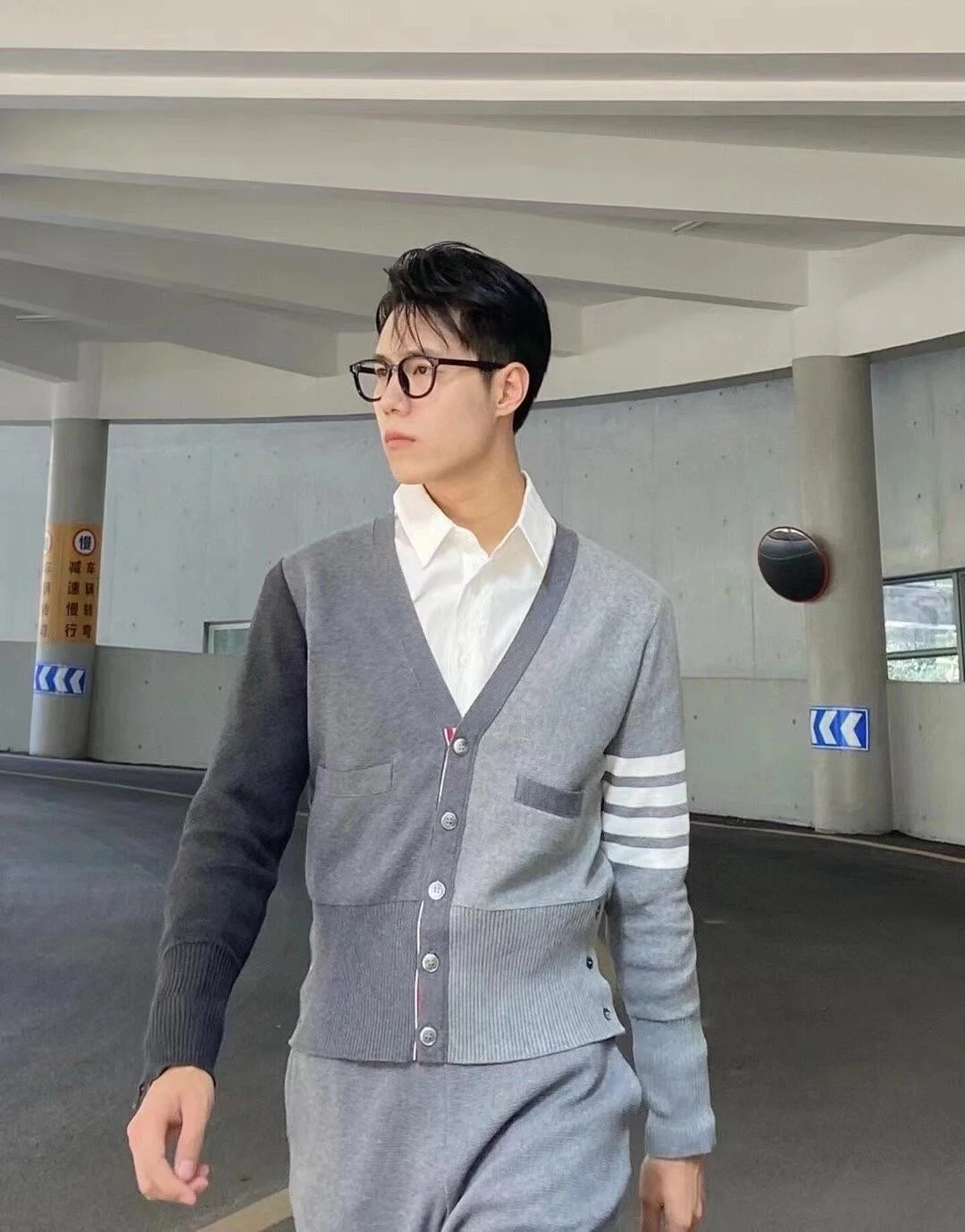 톰브라운 펀믹스 밀라노 스티치 파인 메리노 울 4-바 브이넥 카디건